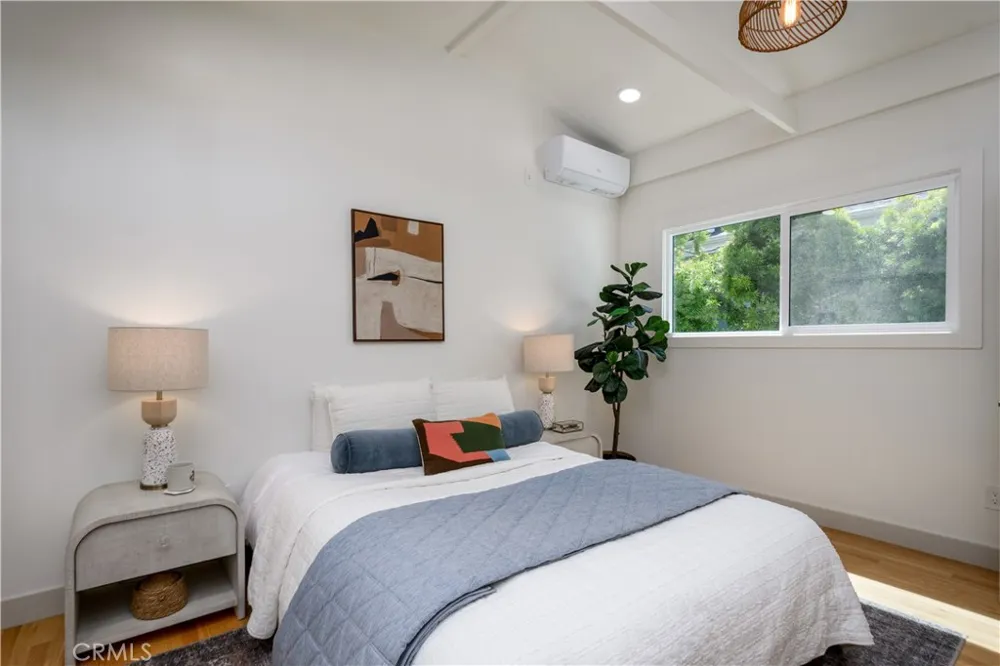 223 Howland Canal Venice, CA 90291