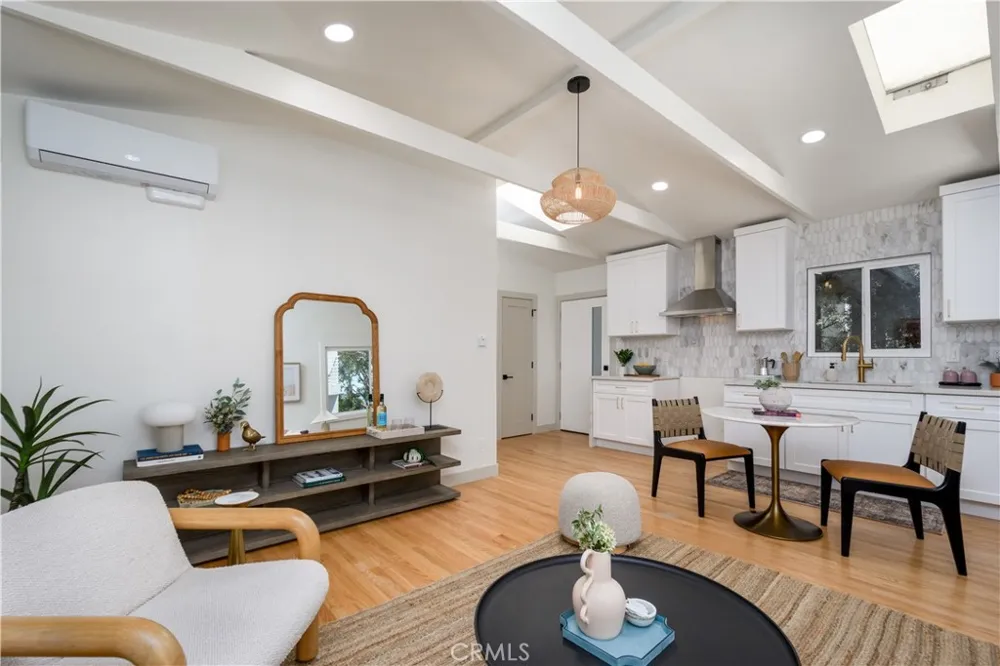223 Howland Canal Venice, CA 90291