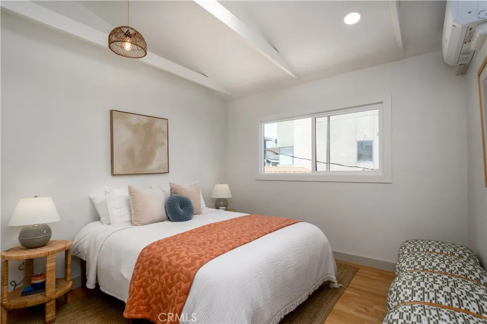 223 Howland Canal Venice, CA 90291