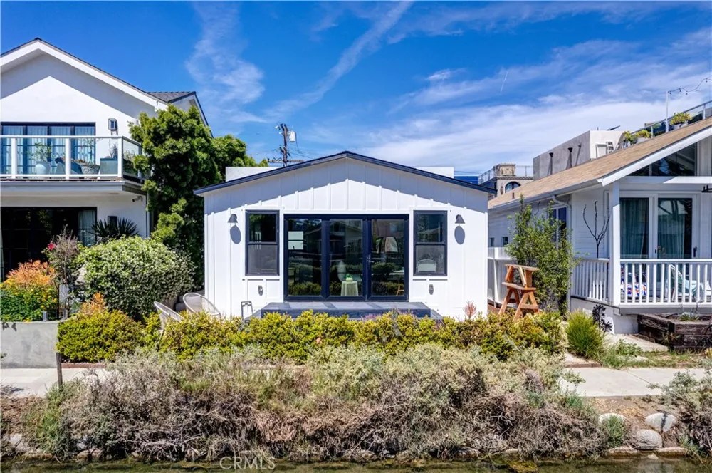 223 Howland Canal Venice, CA 90291