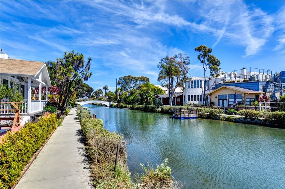 223 Howland Canal Venice, CA 90291
