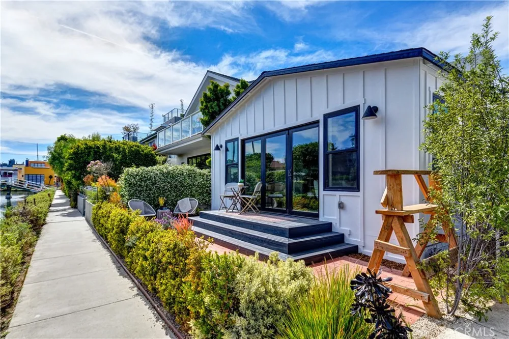 223 Howland Canal Venice, CA 90291