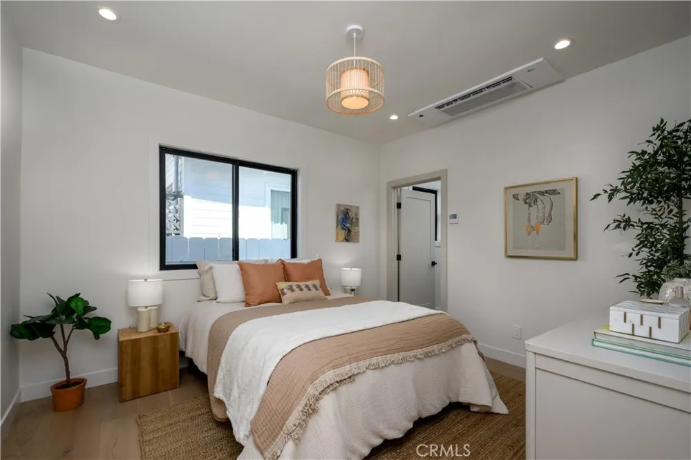 223 Howland Canal Venice, CA 90291