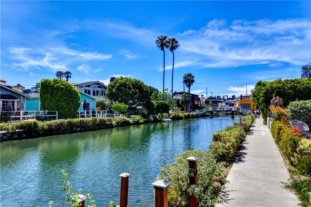 223 Howland Canal Venice, CA 90291