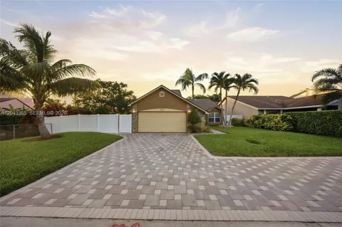 7919 NW 50th St