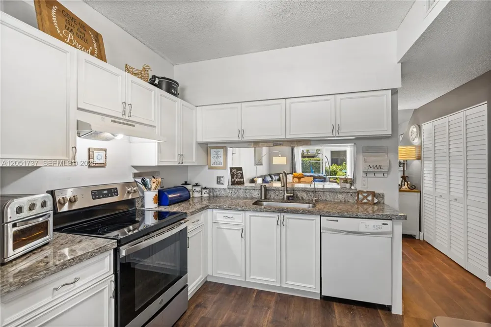 9928 NW 57th Manor Coral Springs, FL 33076