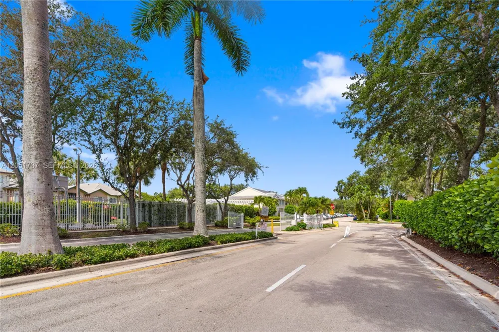 9928 NW 57th Manor Coral Springs, FL 33076