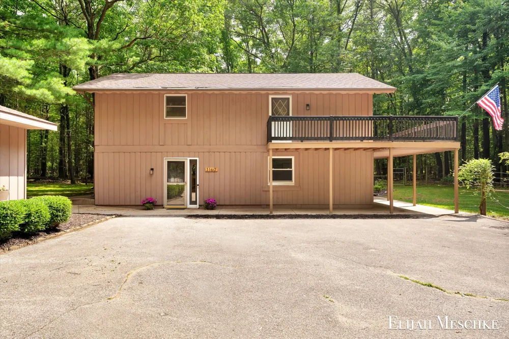 1160 Scenic Drive Muskegon, MI 49445