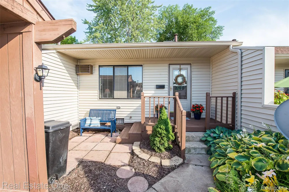 62177 TICONDEROGA #4 South Lyon City, MI 48178