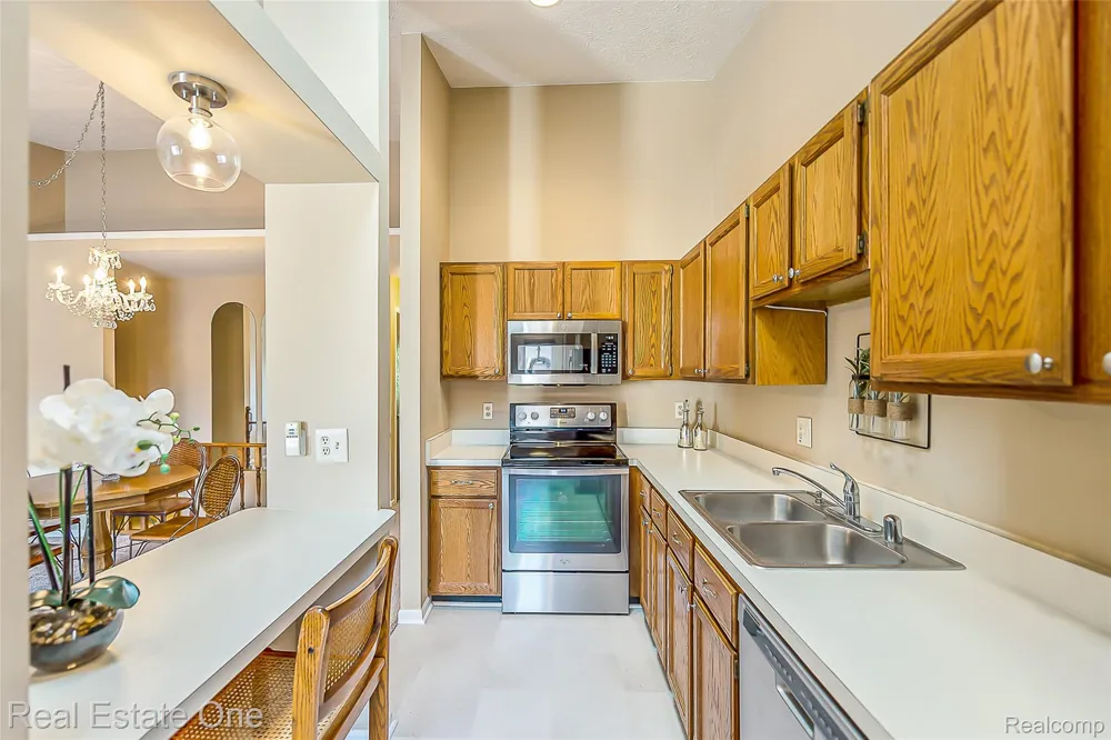 62177 TICONDEROGA #4 South Lyon City, MI 48178