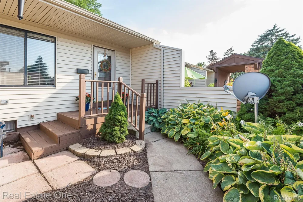 62177 TICONDEROGA #4 South Lyon City, MI 48178