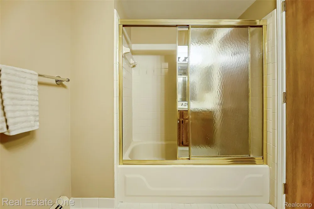 62177 TICONDEROGA #4 South Lyon City, MI 48178