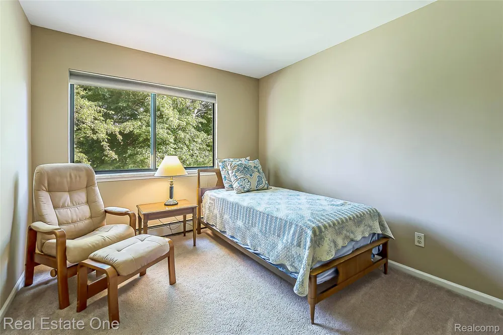 62177 TICONDEROGA #4 South Lyon City, MI 48178