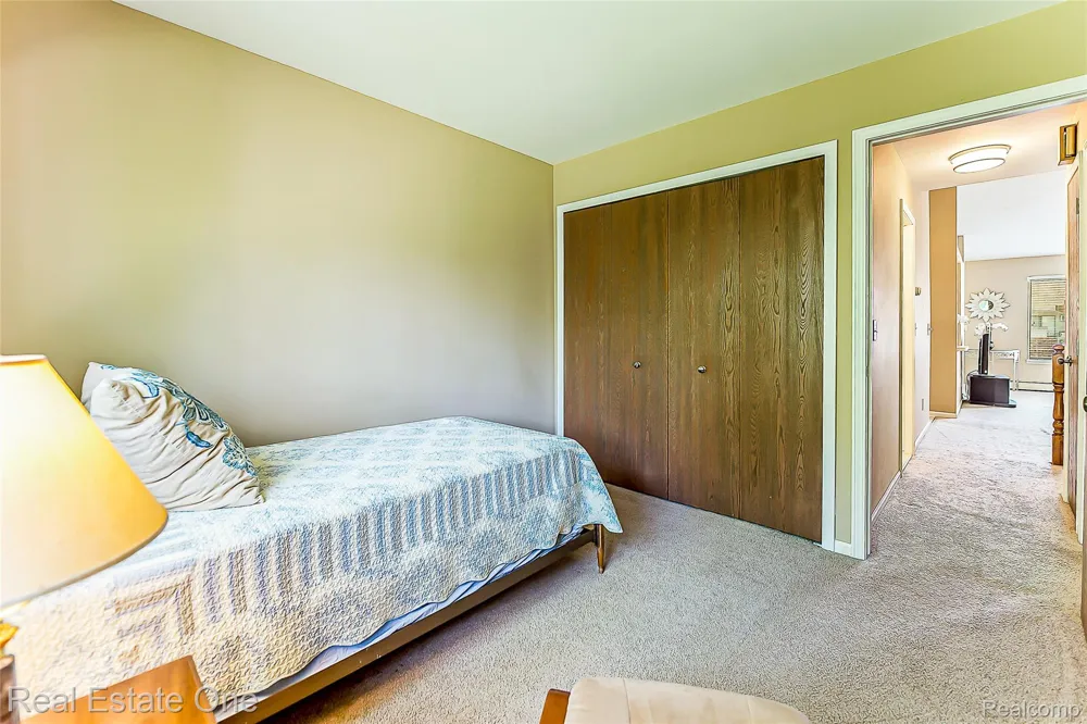 62177 TICONDEROGA #4 South Lyon City, MI 48178