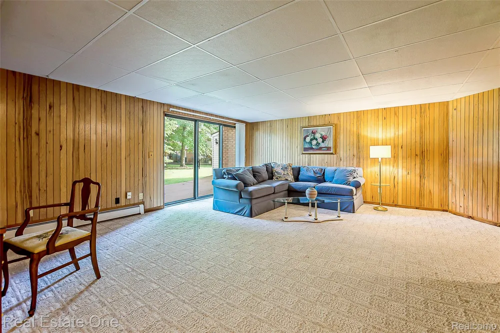 62177 TICONDEROGA #4 South Lyon City, MI 48178