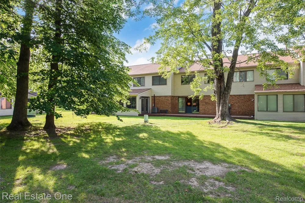 62177 TICONDEROGA #4 South Lyon City, MI 48178