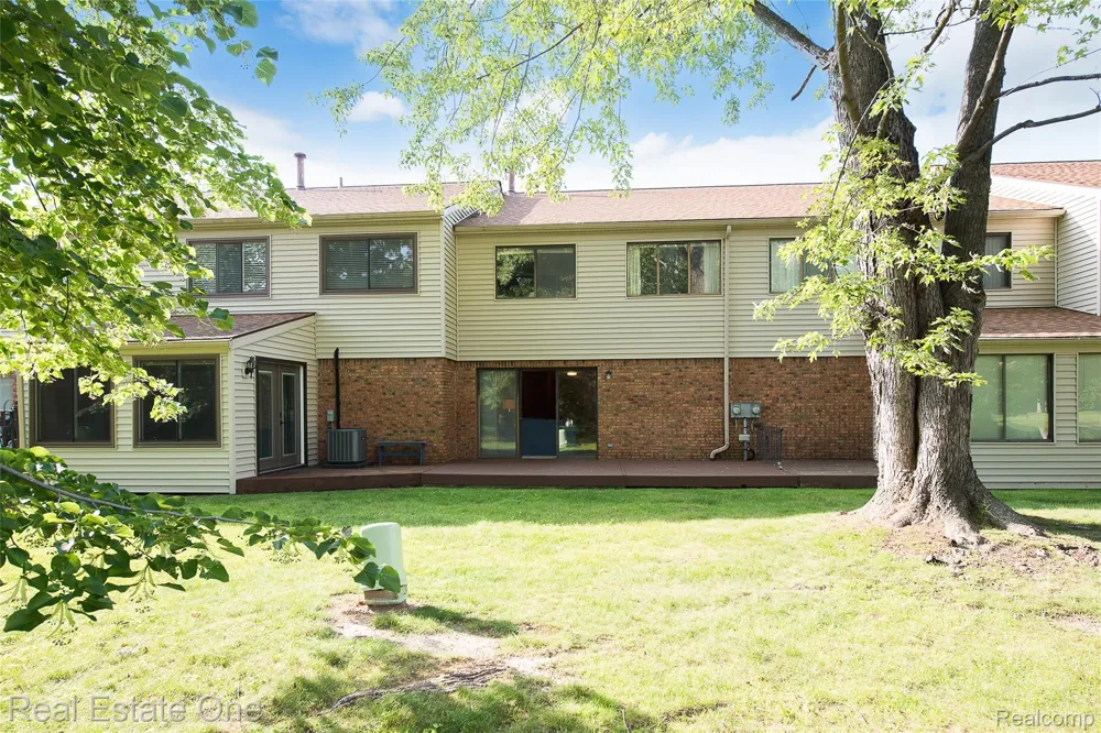 62177 TICONDEROGA #4 South Lyon City, MI 48178