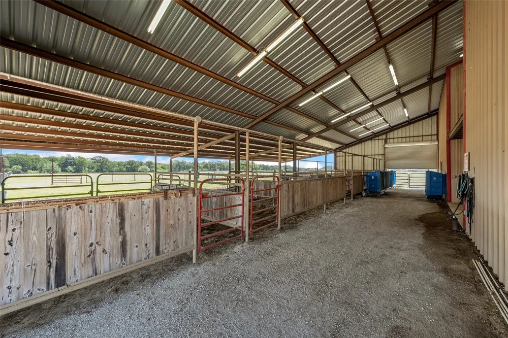 180 Hcr 2224 E Aquilla, TX 76622