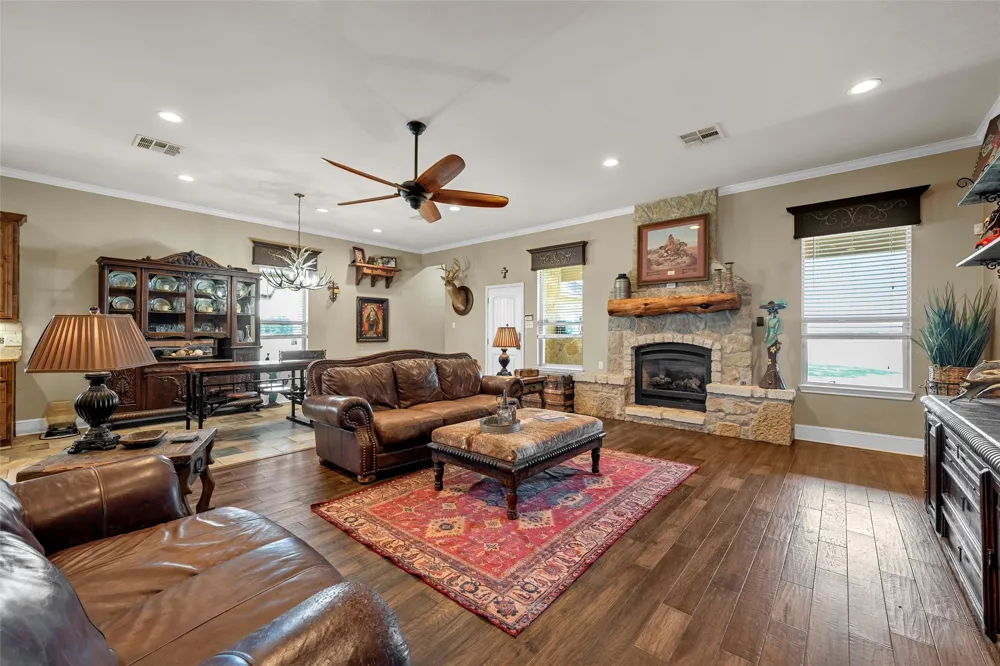 180 Hcr 2224 E Aquilla, TX 76622