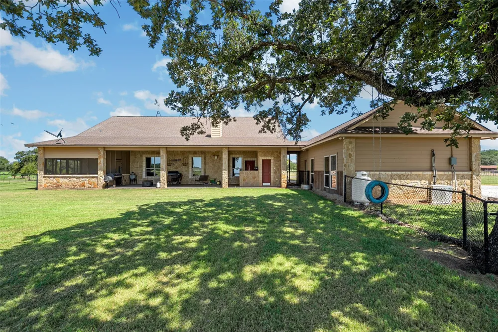 180 Hcr 2224 E Aquilla, TX 76622