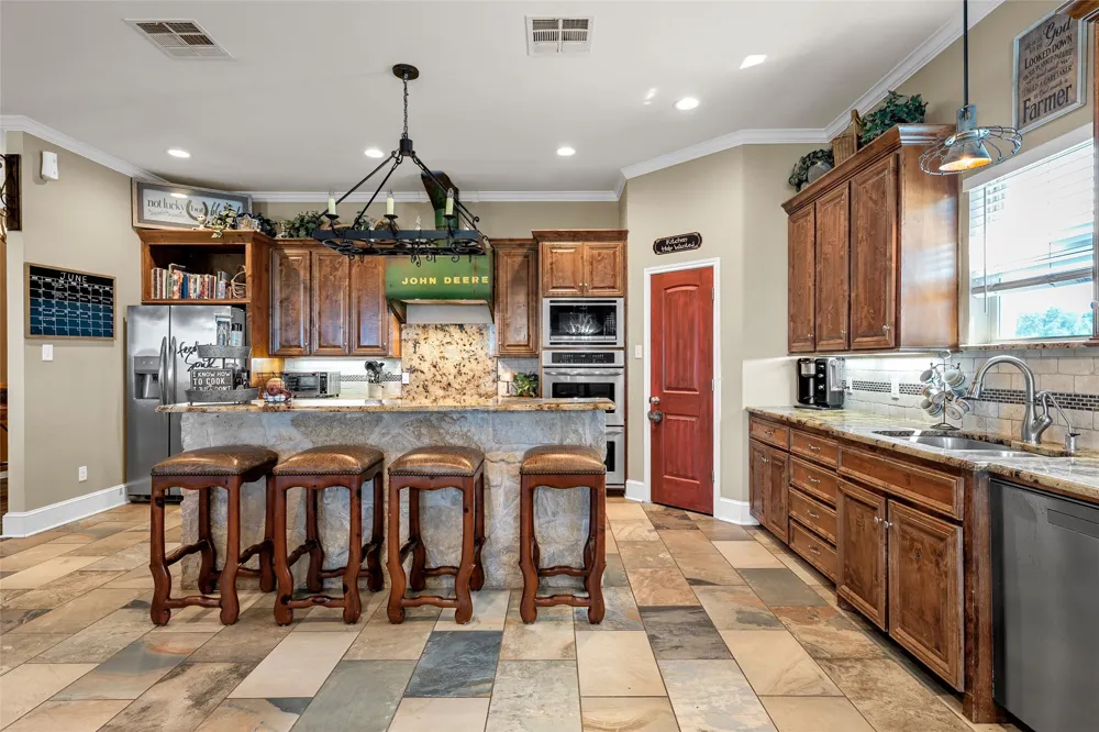 180 Hcr 2224 E Aquilla, TX 76622