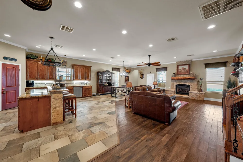 180 Hcr 2224 E Aquilla, TX 76622