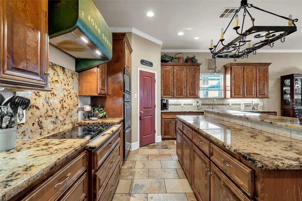 180 Hcr 2224 E Aquilla, TX 76622