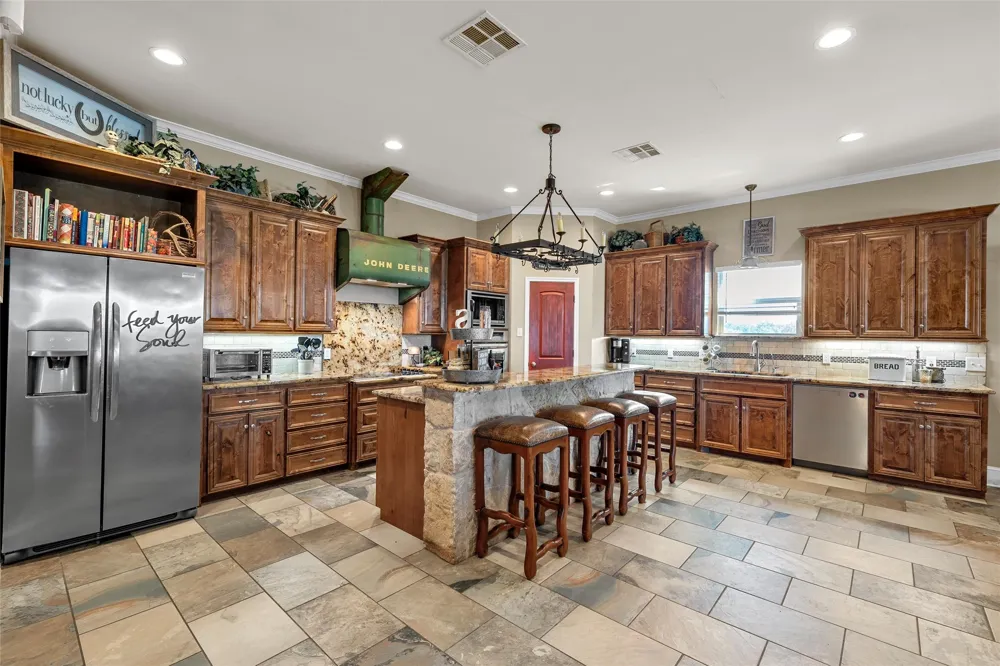 180 Hcr 2224 E Aquilla, TX 76622