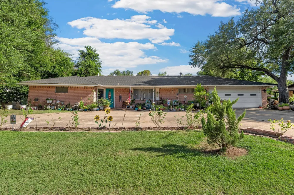 204 Oakland Place Marlin, TX 76661