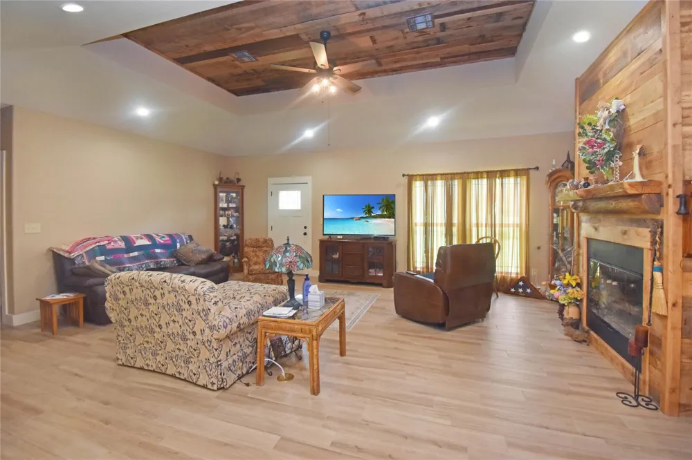 115 Pr 5250 Warren, TX 77664