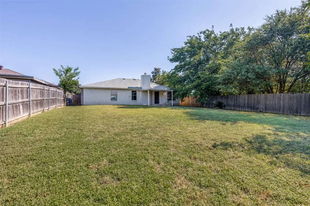 6348 Park Drive Watauga, TX 76148