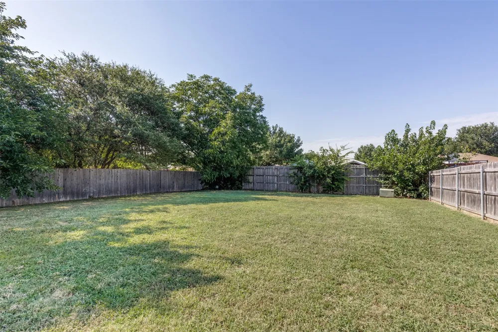 6348 Park Drive Watauga, TX 76148