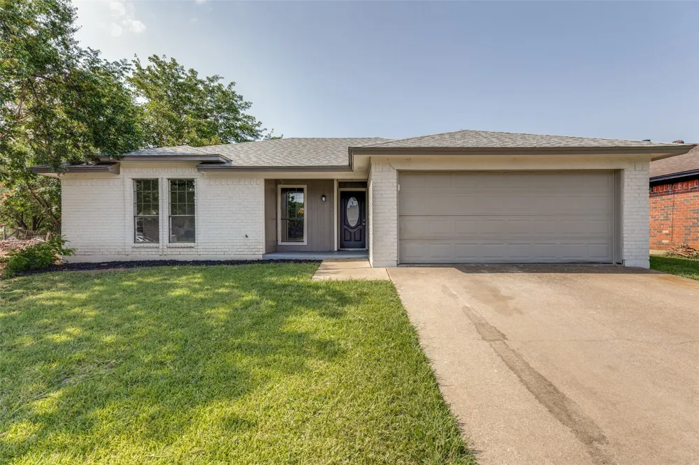 6348 Park Drive Watauga, TX 76148