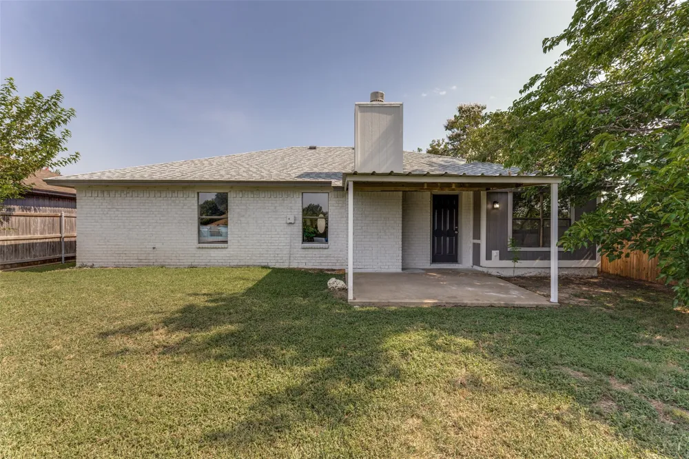 6348 Park Drive Watauga, TX 76148