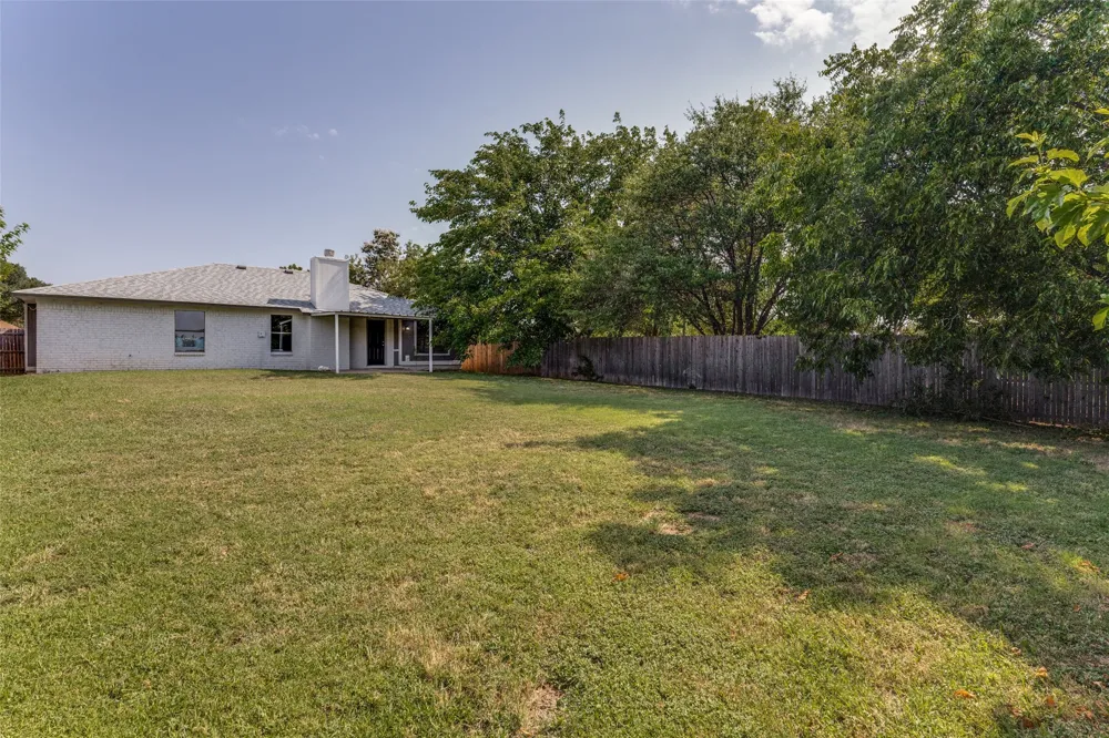 6348 Park Drive Watauga, TX 76148