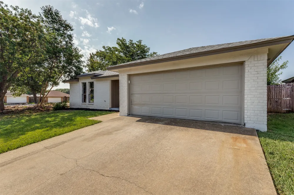 6348 Park Drive Watauga, TX 76148