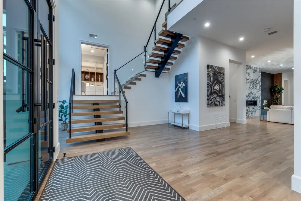 6006 Meadow Crest Dallas, TX 75230