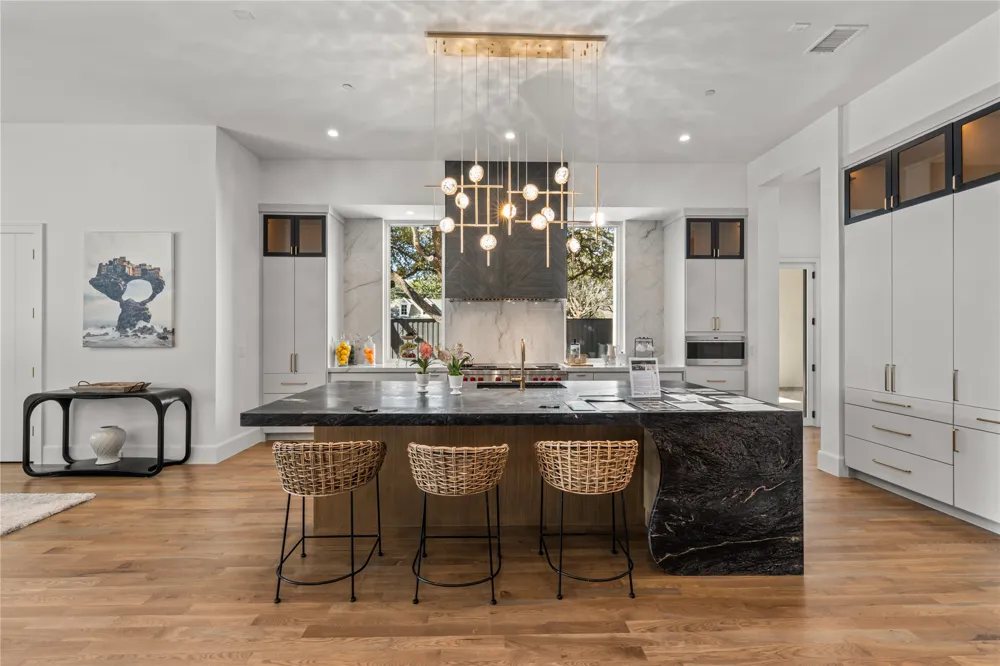 6006 Meadow Crest Dallas, TX 75230