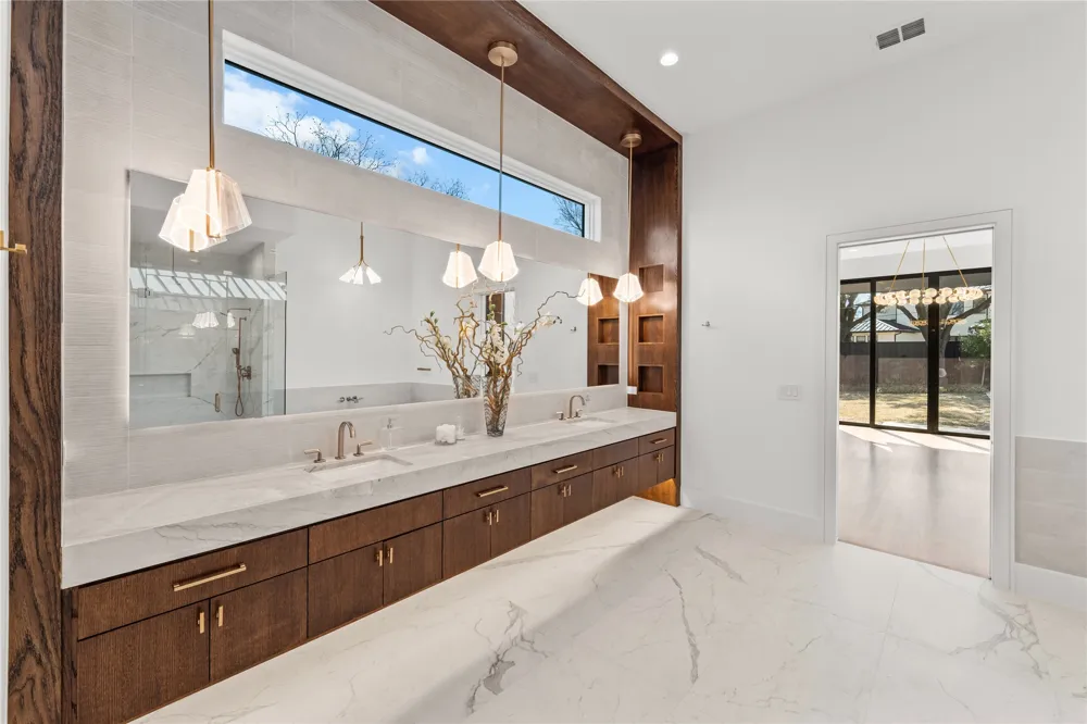 6006 Meadow Crest Dallas, TX 75230