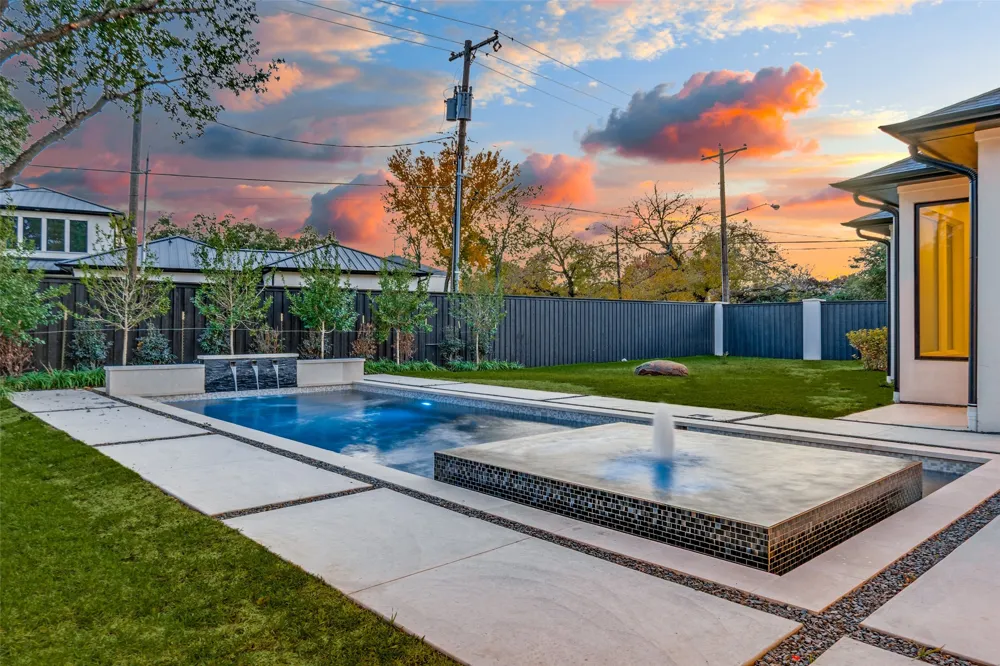 6006 Meadow Crest Dallas, TX 75230