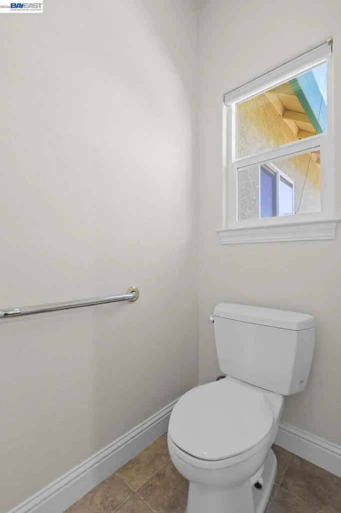2110 Cadjew St Redding, CA 96003