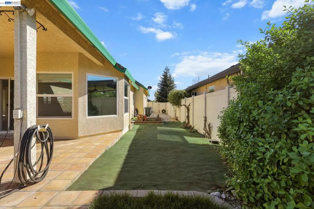 2110 Cadjew St Redding, CA 96003
