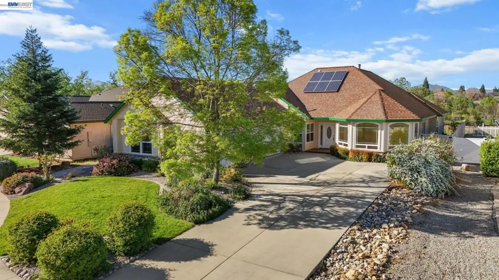 2110 Cadjew St Redding, CA 96003