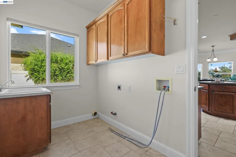 2110 Cadjew St Redding, CA 96003