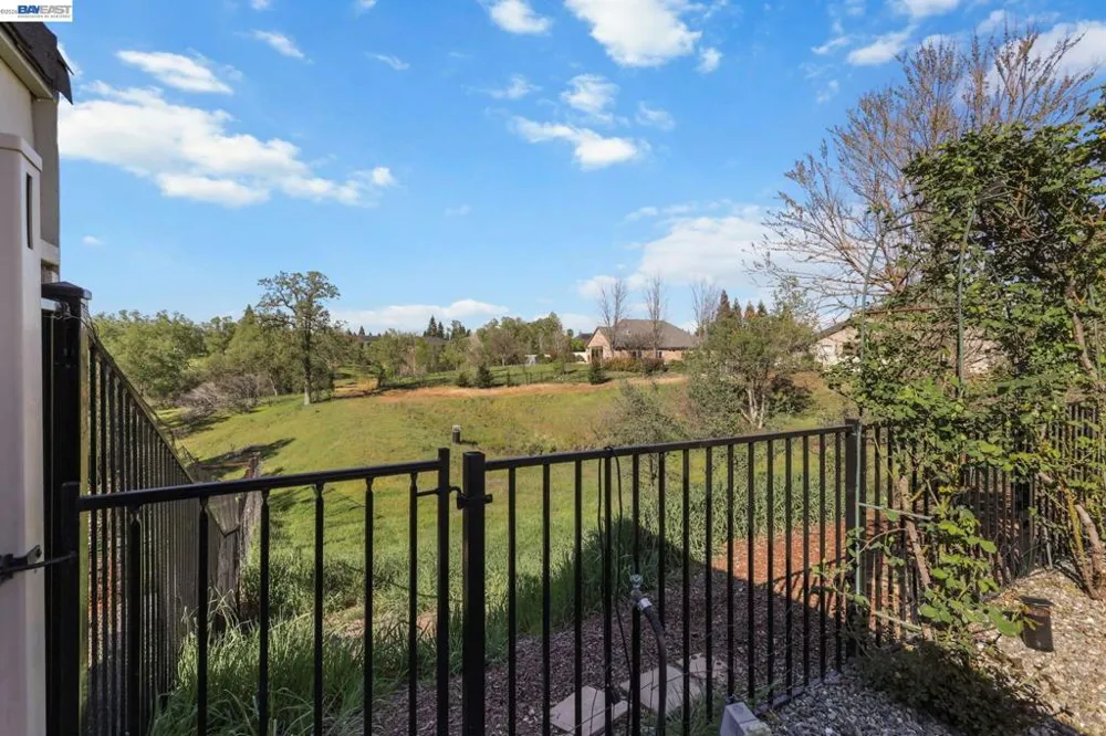2110 Cadjew St Redding, CA 96003