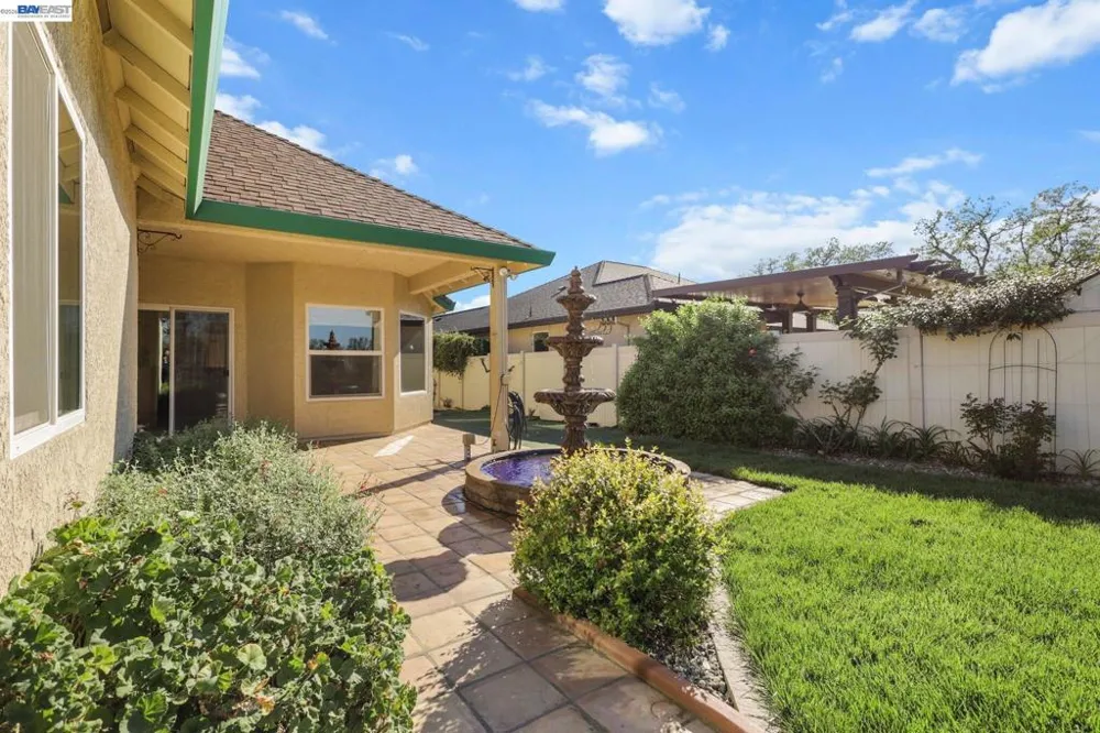 2110 Cadjew St Redding, CA 96003