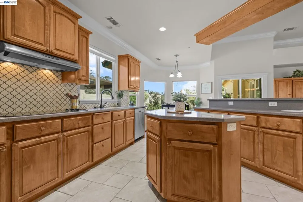 2110 Cadjew St Redding, CA 96003
