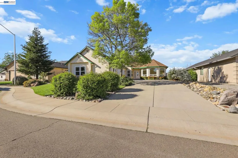 2110 Cadjew St Redding, CA 96003