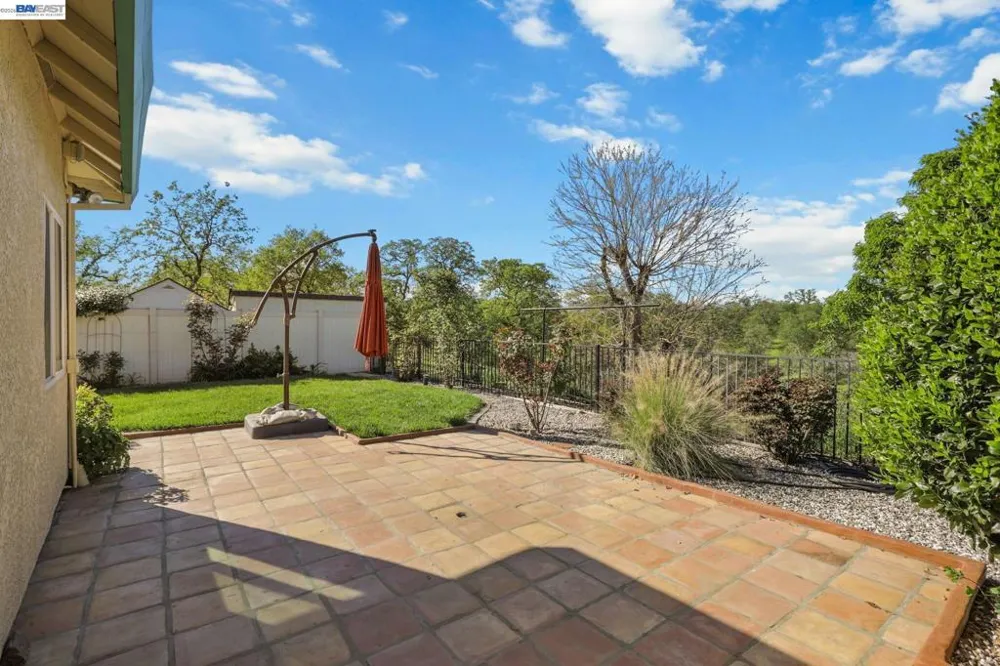 2110 Cadjew St Redding, CA 96003