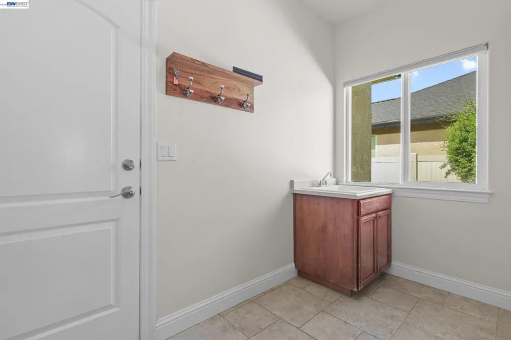 2110 Cadjew St Redding, CA 96003